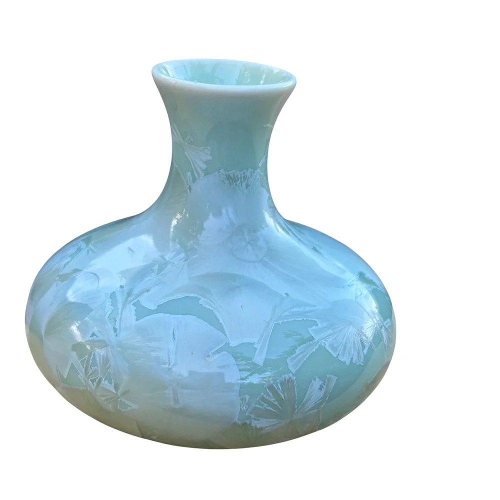 Kinmen Taiwan Crystalline Glaze Porcelain Vase 4.25